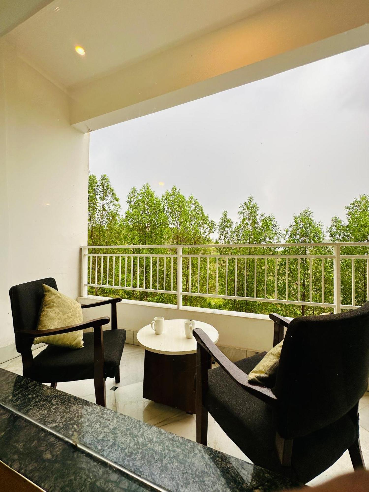 Mewar Palace Resort And Spa Udaipur Exterior foto