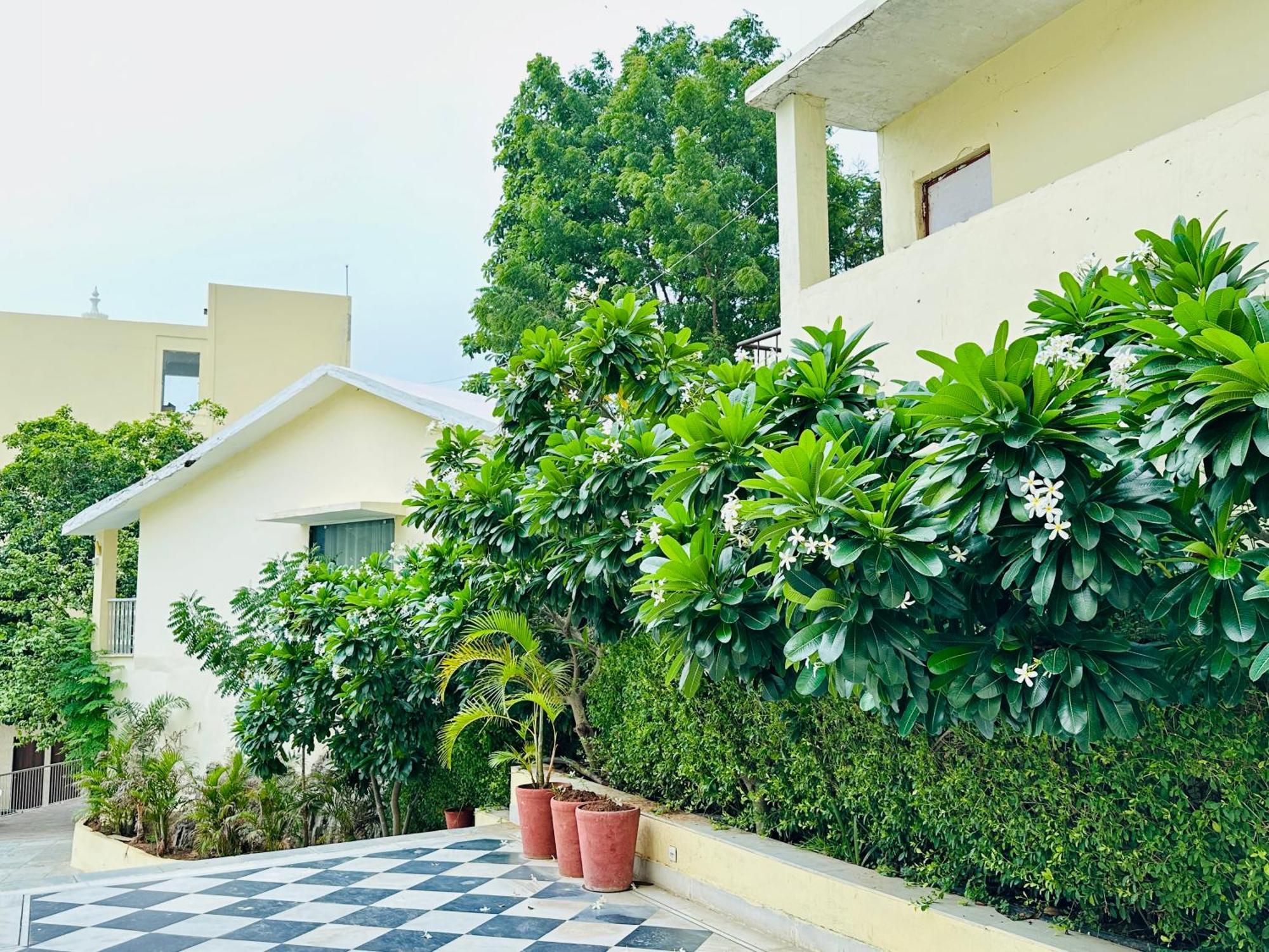 Mewar Palace Resort And Spa Udaipur Exterior foto